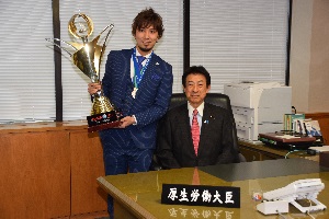 厚生労働大臣表敬訪問 厚生労働大臣表敬訪問